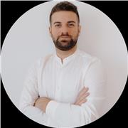 Esperto di HTML e CSS, con anni di esperienza, offre lezioni online per principianti e intermedi. Metodo pratico.